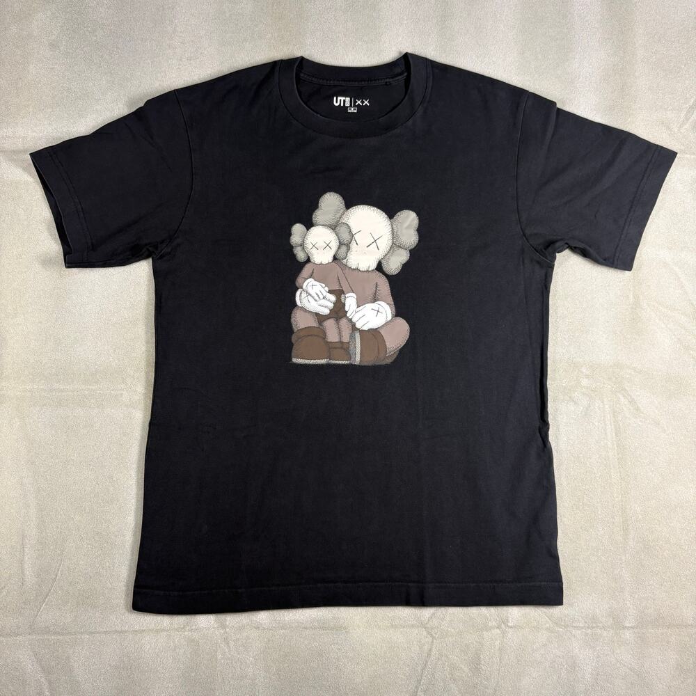Uniqlo‎ UT x KAWS Art Book Celebration T-Shirt Black Sz M Preowned